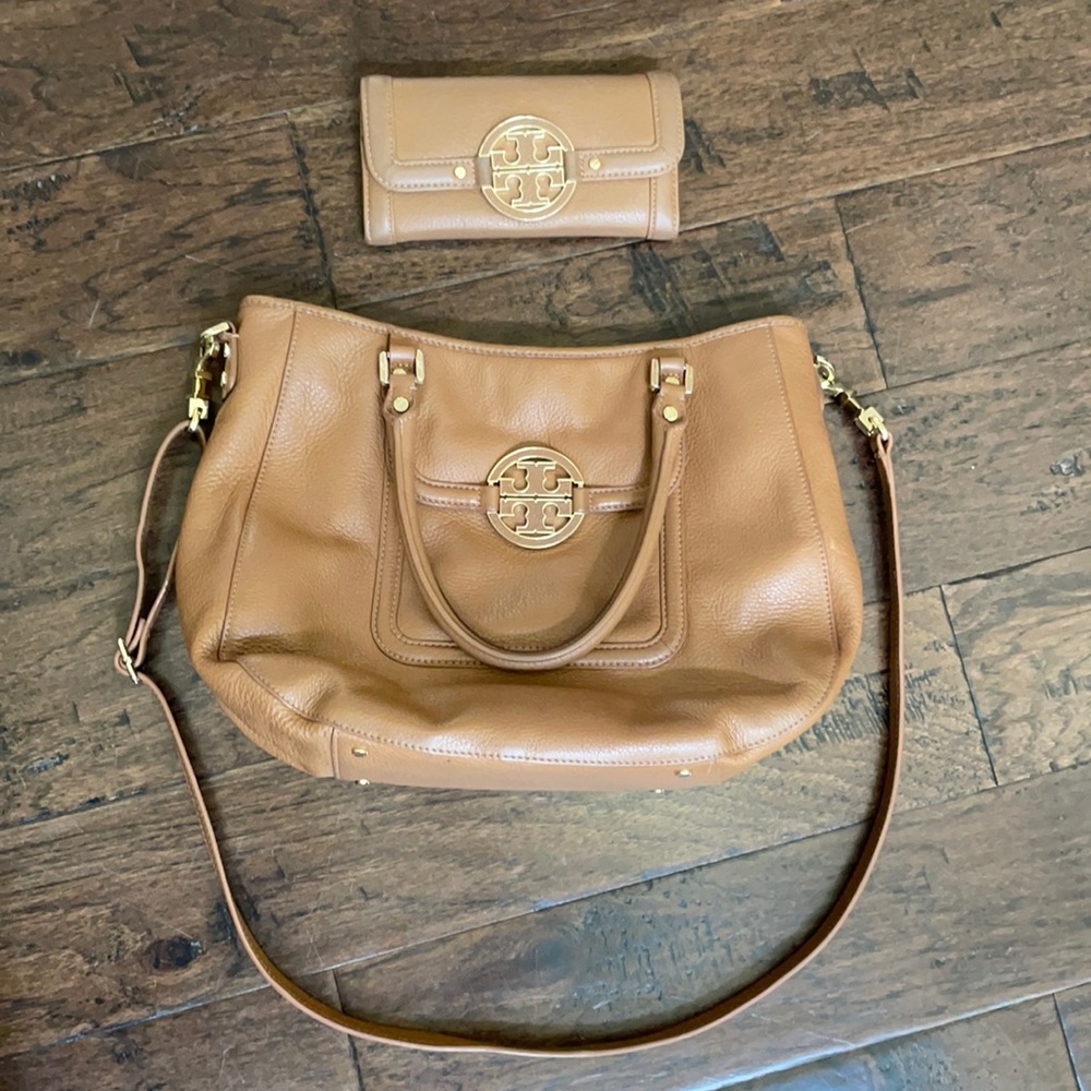 Tory Burch Amanda Hobo crossbody purse and wallet